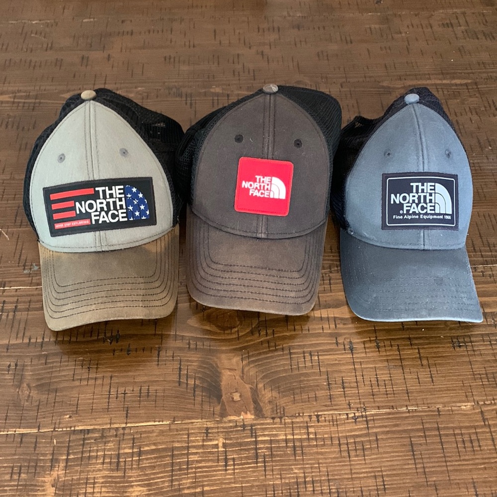 3 North face trucker hats